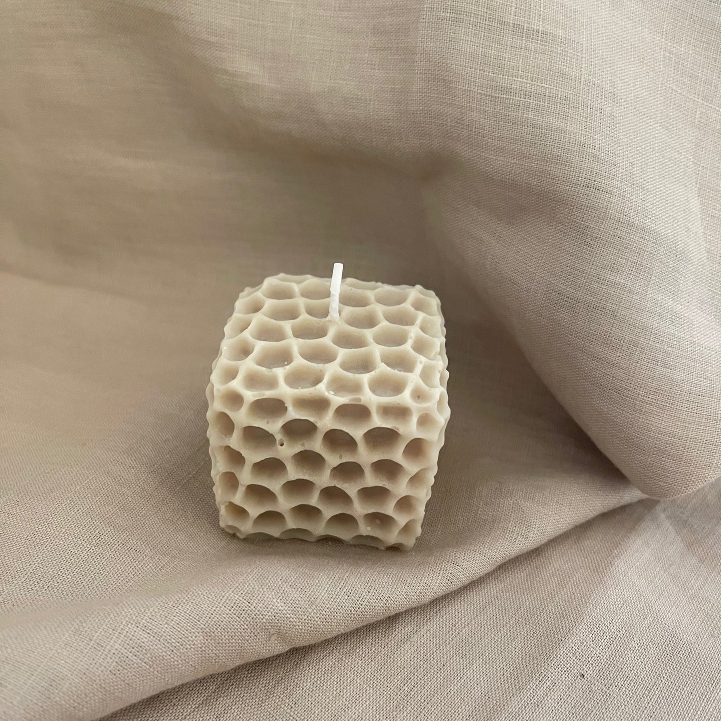 Honeycomb candle - TAUPE